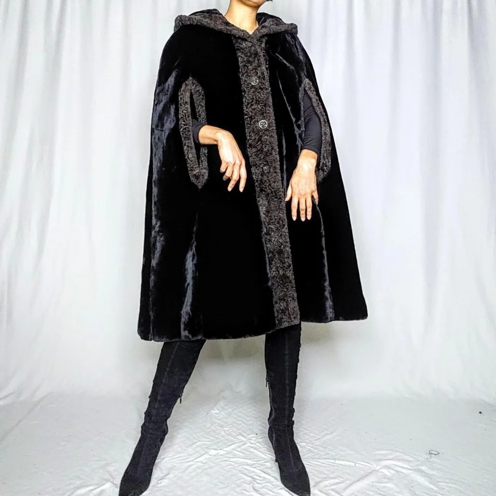 SOLD Vintage faux fur hooded cape coat - Picture 2 of 8